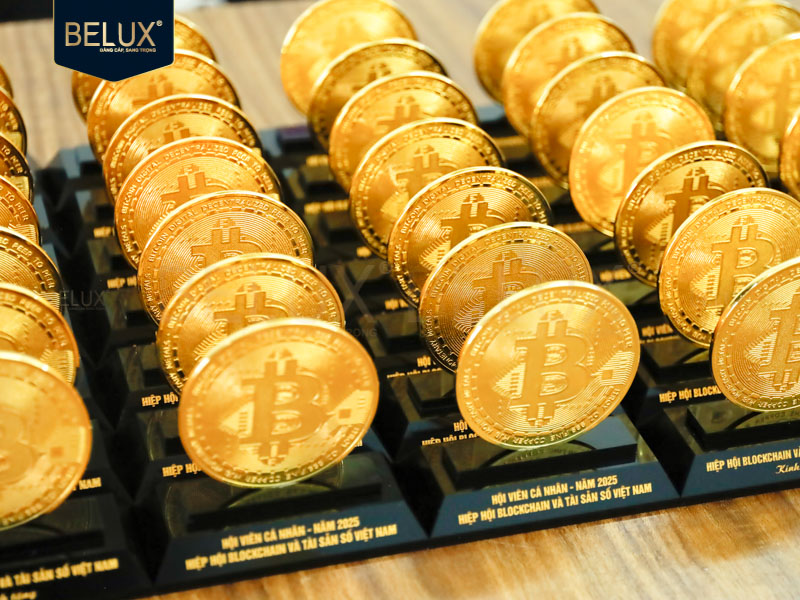 Lô 100 đồng Bitcoin cao 11cm bằng đồng mạ vàng 24k thiết kế theo yêu cầu